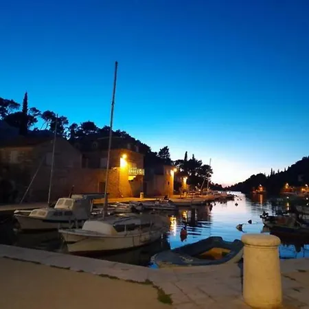 Kastel * Ložišće