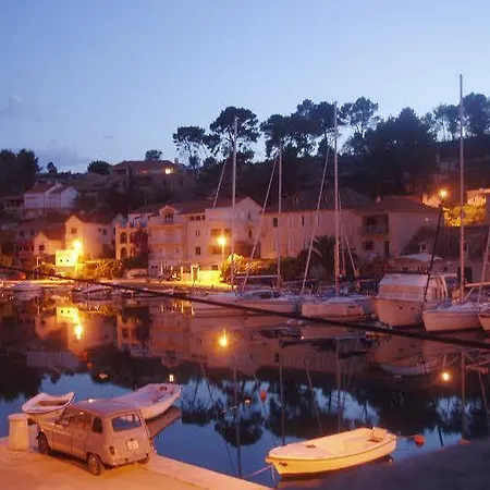 Kastel * Ložišće